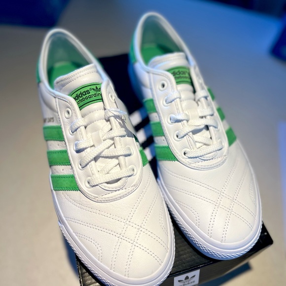 Adidas Size 9 Men’s - Picture 1 of 5